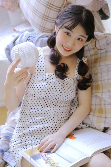 厨房掀裙子从后面进啪啪